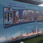A sign welcoming visitors to Dreamforce 2018.
